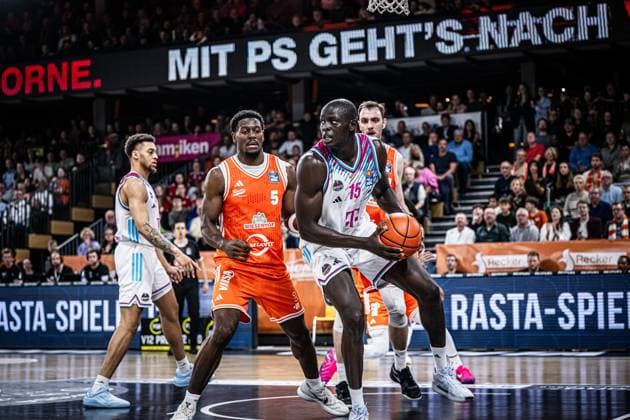1. Basketball Bundesliga, easyCredit BBL, Saison 2025 2026, Herren, Hauptrunde, 5. Spieltag, 25.10.2025, RASTA Vechta - Telekom Baskets Bonn Kur Jongkuch ( 15 - Telekom Baskets Bonn) in Aktion Vechta RASTA Dome Niedersachsen Deutschland