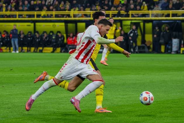 25.10.2025, xfanx, Fussball 1.Bundesliga, Borussia Dortmund - 1.FC Köln v.l. im Zweikampf Said El Mala (1. FC Köln) und Ramy Bensebaini (BVB) (DFL DFB REGULATIONS PROHIBIT ANY USE OF PHOTOGRAPHS as IMAGE SEQUENCES and or QUASI-VIDEO) Dortmund
