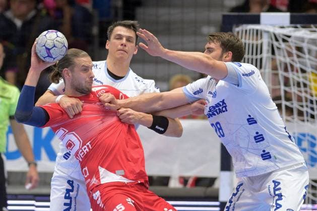 Olle Forsell Schefvert (MT Melsungen 25) (am Ball), Frederik Simak (TBV Lemgo Lippe 8) (L), Hendrik Wagner (TBV Lemgo Lippe 28) (R) , GER, MT Melsungen - TBV Lemgo Lippe, Handball, 1. Bundesliga, 10. Spieltag, Saison 2025 2026, 25.10.2025, GER, MT Melsungen - TBV Lemgo Lippe, Handball, 1. Bundesliga, 10. Spieltag, Saison 2025 2026, 25.10.2025 Kassel Copyright: xEibner-Pressefotox xRolandxSippelx EP_RSL