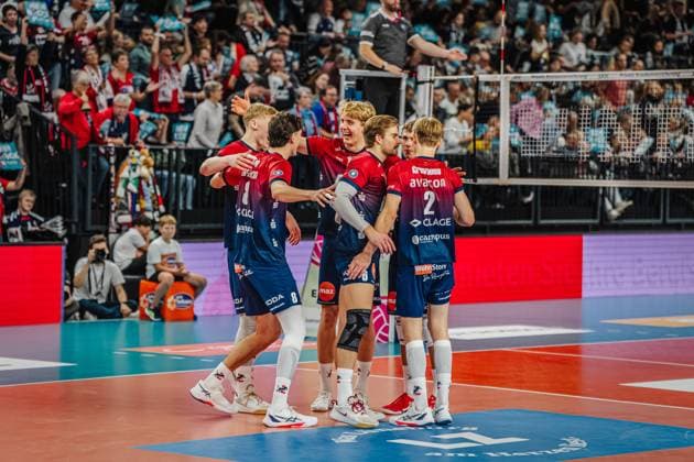 Volleyball Herren Saison 2025 2026 Volleyball Bundesliga Hauptrunde SVG Lüneburg vs. cerebricks VOLLEY GOATS Mitteldeutschland 25.10.2025 Die Mannschaft der SVG Lüneburg jubelt