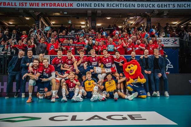 Volleyball Herren Saison 2025 2026 Volleyball Bundesliga Hauptrunde SVG Lüneburg vs. cerebricks VOLLEY GOATS Mitteldeutschland 25.10.2025 Die Mannschaft jubelt nach dem Heimsieg