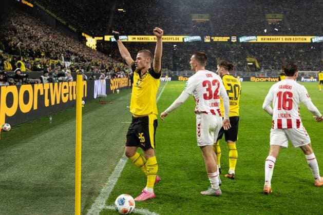 25.10.2025, 1. Bundesliga, 8. Spieltag, Borussia Dortmund - 1. FC Köln, Julian Ryerson (Borussia Dortmund) bejubelt den Sieg, Dortmund Signal Iduna Park NRW Deutschland xRHR-FOTO DEx Copyright: DennisxEwert RHR-FOTOx RHR-FOTO DE