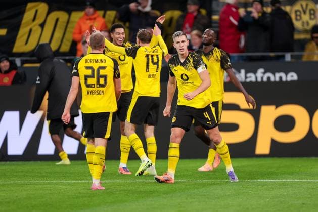 25.10.2025, 1. Bundesliga, 8. Spieltag, Borussia Dortmund - 1. FC Köln, Die Spieler des BVB bejubeln das Tor zum 1:0 durch Maximilian Beier (Borussia Dortmund), Dortmund Signal Iduna Park NRW Deutschland xRHR-FOTO DEx Copyright: DennisxEwert RHR-FOTOx RHR-FOTO DE