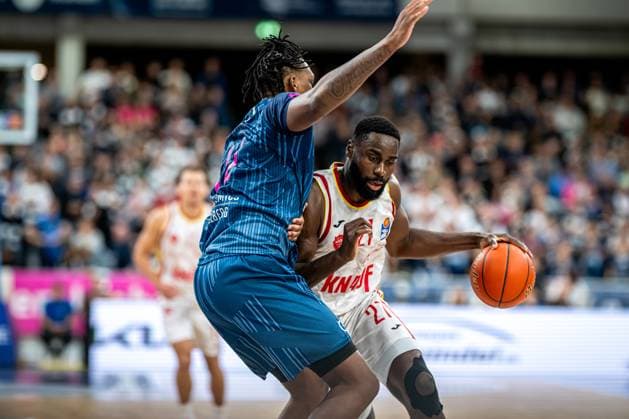 easyCredit BBL: MLP Academics Heidelberg – Fitness First Würzburg Baskets; 25.10.2025 Spielszene mit Eddy Edigin Jr (27; Fitness First) und Osun Osunniyi (12, MLP Academics Heidelberg) easyCredit BBL: MLP Academics Heidelberg – Fitness First Würzburg Baskets am 25.10.2025 im SNP-Dome, Heidelberg easyCredit BBL: MLP Academics Heidelberg – Fitness First Würzburg Baskets am 25.10.2025 im SNP-Dome, Heidelberg Copyright: xBEAUTIFULxSPORTS Gelhardtx
