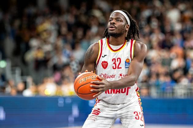 easyCredit BBL: MLP Academics Heidelberg – Fitness First Würzburg Baskets; 25.10.2025 Charles Thompson (32; Fitness First) bereitet einen Wurf vor easyCredit BBL: MLP Academics Heidelberg – Fitness First Würzburg Baskets am 25.10.2025 im SNP-Dome, Heidelberg Copyright: xBEAUTIFULxSPORTS Gelhardtx