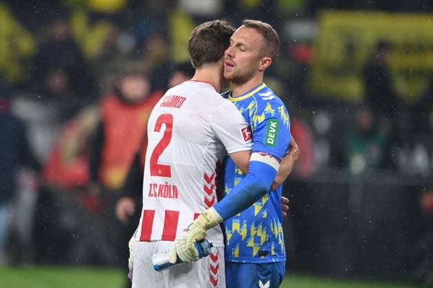 Joel SCHMIED (K) und Torwart Marvin SCHWAEBE, Schwäbe (K) enttaeuscht, enttäuscht, Enttäuschung, Enttaeuschung Fussball 1. Bundesliga, 8.Spieltag, matchday8, Borussia Dortmund (DO) - 1. FC Koeln (K) 1-0 am 25.10.2025 in Dortmund Deutschland. UEFA regulations prohibit any use of photographs as image sequences and or quasi-video Â