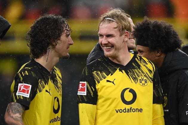 Schlussjubel, Jubel nach Spielende, Jubel, jubeln, Freude, cheers, FABIO SILVA (DO), Julian BRANDT (DO) Fussball 1. Bundesliga, 8.Spieltag, matchday8, Borussia Dortmund (DO) - 1. FC Koeln (K) 1-0 am 25.10.2025 in Dortmund Deutschland. UEFA regulations prohibit any use of photographs as image sequences and or quasi-video Â