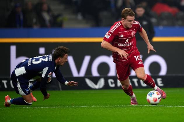 Michal Karbownik (Hertha BSC, 33), Christian Rasmussen (Fortuna Duesseldorf, 10), GER, Hertha BSC vs. ,Fortuna Duesseldorf, 2. Bundesliga, Saison 2025 2026, 10. Spieltag, 25.010.2025 (DFL REGULATIONS PROHIBIT ANY USE OF PHOTOGRAPHS AS IMAGE SEQUENCES AND OR QUASI - VIDEO). GER, Hertha BSC vs. ,Fortuna Duesseldorf, 2. Bundesliga, Saison 2025 2026, 10. Spieltag, 25.010.2025 Berlin