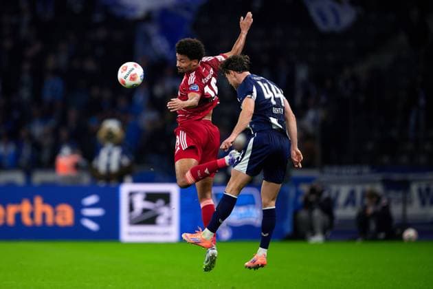 Emmanuel Iyoha (Fortuna Duesseldorf, 19), Linus Gechter (Hertha BSC, 44), Kopfball, GER, Hertha BSC vs. ,Fortuna Duesseldorf, 2. Bundesliga, Saison 2025 2026, 10. Spieltag, 25.010.2025 (DFL REGULATIONS PROHIBIT ANY USE OF PHOTOGRAPHS AS IMAGE SEQUENCES AND OR QUASI - VIDEO). GER, Hertha BSC vs. ,Fortuna Duesseldorf, 2. Bundesliga, Saison 2025 2026, 10. Spieltag, 25.010.2025 Berlin