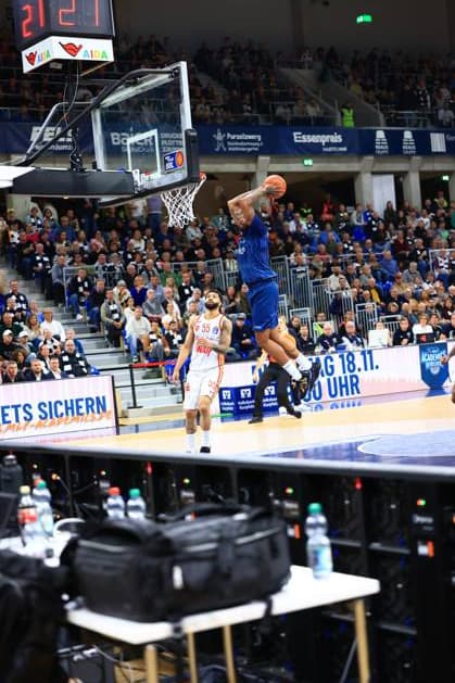 RECORD DATE NOT STATED Marcus Weathers (00, MLP Academics Heidelberg) beim Dunk gegen David Muenkat (55; Würzburg Baskets) in der Verteidigung easyCredit BBL: MLP Academics Heidelberg – Fitness First Würzburg Baskets am 25.10.2025 im SNP-Dome, Heidelberg easyCredit BBL: MLP Academics Heidelberg – Fitness First Würzburg Baskets am 25.10.2025 im SNP-Dome, Heidelberg Paul Zipser (9; MLP Academics Heidelberg) beim Dunk Copyright: xSpeedshotx