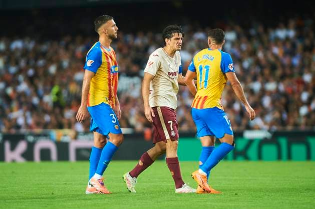 Gerard Moreno (Villarreal CF) and Luis Rioja (Valencia CF) during the LaLiga EA Sports match between Valencia CF and Villarreal CF at Estadio de Mestalla on October 25, 2025 in Valencia, Spain. (Photo by Maria Jose Segovia DeFodi Images) Gerard Moreno Villarreal CF and Luis Rioja Valencia CF during the LaLiga EA Sports match between Valencia CF and Villarreal CF at Estadio de Mestalla on October 25, 2025 in Valencia, Spain Photo by Maria Jose Segovia DeFodi Images