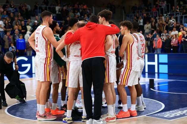 RECORD DATE NOT STATED Basketball-Situation mit Leo Saffer (3; Würzburg Baskets), Davion Mintz (10; Würzburg Baskets) und weiteren Spielern von Würzburg Baskets easyCredit BBL: MLP Academics Heidelberg – Fitness First Würzburg Baskets am 25.10.2025 im SNP-Dome, Heidelberg Team 103 in Teamansprache Copyright: xSpeedshotx