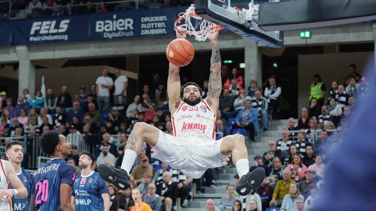 Im Bild: David Muenkat (Wuerzburg Baskets, 55) mit dem Dunking 25.10.2025, Basketball, MLP Academics Heidelberg - Fitness First Wuerzburg Baskets, easyCredit BBL, 5. Spieltag, Deutschland, Heidelberg, SNP Dome, Copyright: HMBxMedia xJulienxBecker
