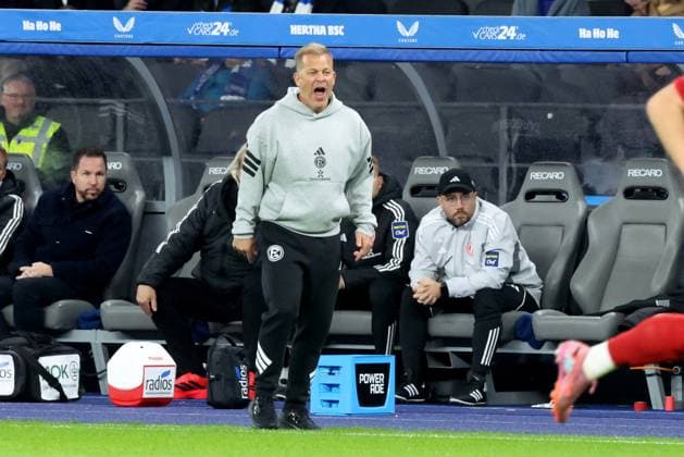 DEU, DFL, 2. FBL, Hertha BSC vs. Forrtuna Duesseldorf, 25.10.2025, Berliner Olympiastadion, Berlin, DEU, DFL, 2. FBL, Hertha BSC vs. Forrtuna Duesseldorf, im Bild Cheftrainer MARKUS ANFANG (Fortuna Duesseldorf) DFL - regulations prohibit any use of Photographs as image sequences and or quasi-video