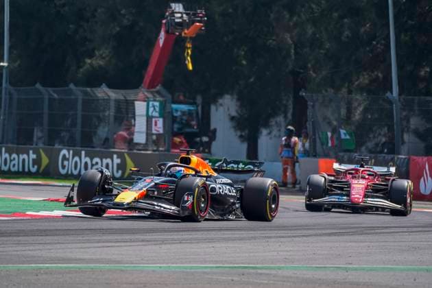 Formula?1 Gran?Premio?de?la?Ciudad?de? México?2025 Remy Midez OVERTAKE MAXPPP - Mexico?City 26 10 2025 01 VERSTAPPEN Max (nld), Oracle Red Bull Racing, action, 16 LECLERC Charles (mon), Scuderia Ferrari HP, action at the Formula?1 Gran?Premio?de?la?Ciudad?de?México?2025, the 20th round of the 2025 FIA Formula?1 World Championship, WM, Weltmeisterschaft at the Autódromo?Hermanos?Rodríguez in Mexico?City, Mexico, from 23 to 26 October 2025 Mexico?City Autódromo Hermanos Rodríguez Mexico Copyright: xOVERTAKE MAXPPPxRemyxMidezx OVT202510253283 OVT202510253283