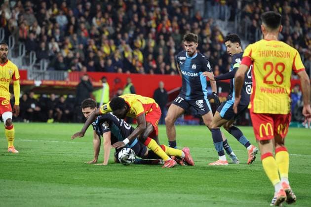 FOOTBALL : RC Lens vs Marseille - Ligue 1 J9 - 25 10 2025 Odsonne EDOUARD (RC Lens) est fauchÃ dans la surface lors du match RC Lens vs Marseille, Ligue 1 J9, stade Bollaert-Delelis, le 25 octobre 2025 - photo Laurent Sanson PsnewZ  Copyright: xLaurentxSANSONx xPsnewZx