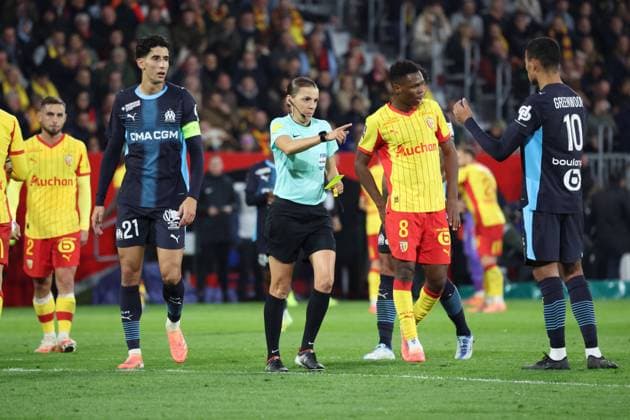 FOOTBALL : RC Lens vs Marseille - Ligue 1 J9 - 25 10 2025 StÃ phanie Frappart (arbitre) lors du match RC Lens vs Marseille, Ligue 1 J9, stade Bollaert-Delelis, le 25 octobre 2025 - photo Laurent Sanson PsnewZ  Copyright: xLaurentxSANSONx xPsnewZx