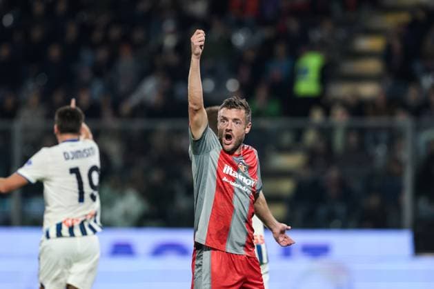 US Cremonese v Atalanta BC - Serie A Jamie Vardy (US Cremonese) plays during the Serie A football match between US Cremonese and Atalanta BC in Cremona, Italy, on October 25, 2025, at Stadio Giovanni Zini. Cremona Italy  Copyright: xEmanuelexComincinix originalFilename:comincini-uscremon251025_npuPg.jpg