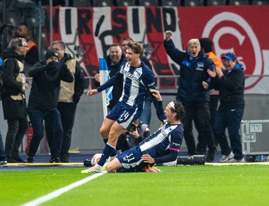 Fussball, Herren, Saison 2025 2026, 2. Bundesliga (10. Spieltag), Hertha BSC - Fortuna Düsseldorf, v.l. Maurice Krattenmacher (Hertha BSC), Fabian Reese (Hertha BSC), Jubel nach Tor zum 1:0, 25.10. 2025,