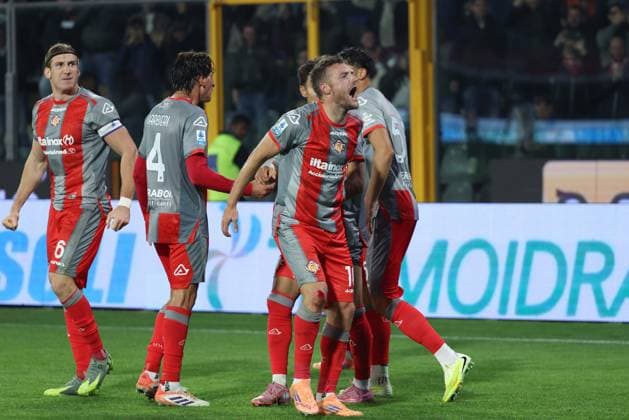esultanza gol 1-0 UC Cremonese s Jamie Vardy during the Serie A soccer match between Cremonese and Atalanta at the Giovanni Zini Stadium in Cremona Italy - Sunday, 25 october 2025. - Soccer .  Copyright: xAlbertoxMariani LaPressex