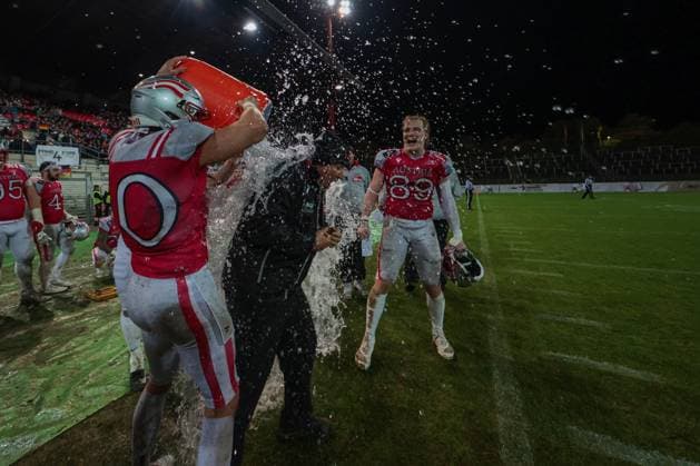 AMERICAN FOOTBALL - IFAF EC, GER vs AUT KREFELD,GERMANY,25.OCT.25 - AMERICAN FOOTBALL - IFAF European Championship, EM, Europameisterschaft Germany vs Austria. Image shows the rejoicing of head Coach Max Sommer (AUT).  GEPAxpictures xDavidxBitzan