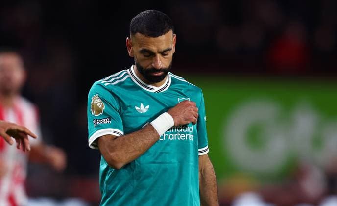 London, England, 25th October 2025. Mohamed Salah of Liverpool looks dejected during the Brentford vs Liverpool Premier League match at Gtech Community Stadium, London. Picture credit should read: Paul Terry Sportimage EDITORIAL USE ONLY. No use with unauthorised audio, video, data, fixture lists, club league logos or live services. Online in-match use limited to 120 images, no video emulation. No use in betting, games or single club league player publications. SPI_028_PT_Brentford_Liverrpool SPI-4238-0029