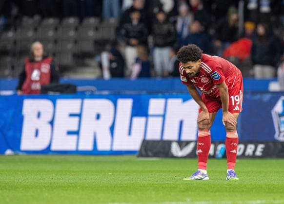 Fussball, Herren, Saison 2025 2026, 2. Bundesliga (10. Spieltag), Hertha BSC - Fortuna Düsseldorf, Emmanuel Iyoha (Düsseldorf), Enttäuschung nach Abpfiff, 25.10. 2025,