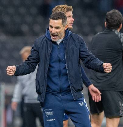 Fussball, Herren, Saison 2025 2026, 2. Bundesliga (10. Spieltag), Hertha BSC - Fortuna Düsseldorf, Trainer Stefan Leitl (Hertha BSC), Jubel nach Abpfiff, 25.10. 2025,
