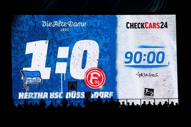 DEU, DFL, 2. FBL, Hertha BSC vs. Forrtuna Duesseldorf, 25.10.2025, Berliner Olympiastadion, Berlin, DEU, DFL, 2. FBL, Hertha BSC vs. Forrtuna Duesseldorf, im Bild Anzeigetafel mit dem Endergebnis, 1:0 DFL - regulations prohibit any use of Photographs as image sequences and or quasi-video
