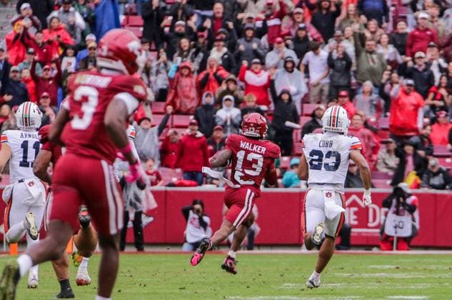 October 25, 2025, Fayetteville, Arkansas, USA: Arkansas Razorbacks defensive back KANI WALKER (13) intercepts a pass and returns it for a score during Auburn s win over Arkansas at Donald W. Reynolds Razorback Stadium. Fayetteville USA - ZUMAs199 20251025_znp_s199_031 Copyright: xBrentxSoulex