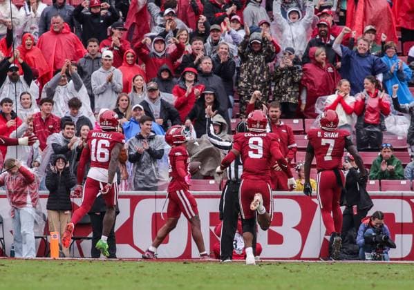 October 25, 2025, Fayetteville, Arkansas, USA: Arkansas Razorbacks defensive back KANI WALKER (13) intercepts a pass and returns it for a score during Auburn s win over Arkansas at Donald W. Reynolds Razorback Stadium. Fayetteville USA - ZUMAs199 20251025_znp_s199_032 Copyright: xBrentxSoulex