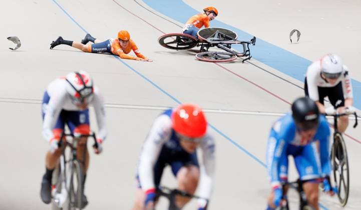 Dutch Lisa van Belle and Dutch Lorena Wiebes pictured during the women s madison final round at the 2025 UCI Track World Championships, in Santiago, Chile, Saturday 25 October 2025. The Track World Championships take place from 22 to 26 October at the Velodromo de Penalolen in Santiago, Chile. BENOITxDOPPAGNE  x137966453x
