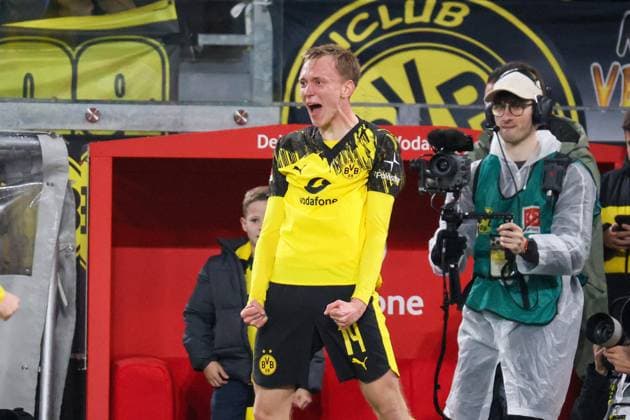 25.10.2025, xfanx, Fussball 1.Bundesliga, Borussia Dortmund - 1.FC Köln v.l. Torschütze Maximilian Beier (BVB) macht das Tor zum 1:0 für Dortmund und jubelt (DFL DFB REGULATIONS PROHIBIT ANY USE OF PHOTOGRAPHS as IMAGE SEQUENCES and or QUASI-VIDEO) Dortmund