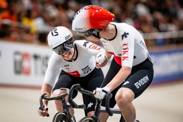 LEU Lorena, SEITZ Aline: UCI Track cycling, Rad, Radsport, Bahnrad, Bahn World Championships 2025 BLACK - LEU Lorena - RED - SEITZ Aline ( SUI ) Switzerland Querformat - quer - horizontal - Landscape - Event Veranstaltung: UCI Track Cycling World Championships 2025 - Category Kategorie: Cycling - Track Cycling World Championships - Elite Women - Location Ort: South America Chile - Santiago de Chile - Velodromo Parque Penalolen Instituto - Discipline: Madison - Distance: 30 km - Date Datum: 25.10.2025 Saturday Day 4 -