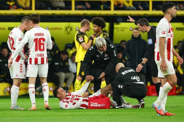 Dortmund, Signal Iduna Park, 25.10.25, GER, Herren, 1. Bundesliga, Saison 2025 - 2026, Borussia Dortmund - 1. FC Koeln, Said El Mala (1. FC Koeln) wird med. behandelt DFB DFL REGULATIONS PROHIBIT ANY USE OF PHOTOGRAPHS AS IMAGE SEQUENCES AND OR QUASI-VIDEO. Copyright: JoachimxBywaletz xJB-Sportfoto