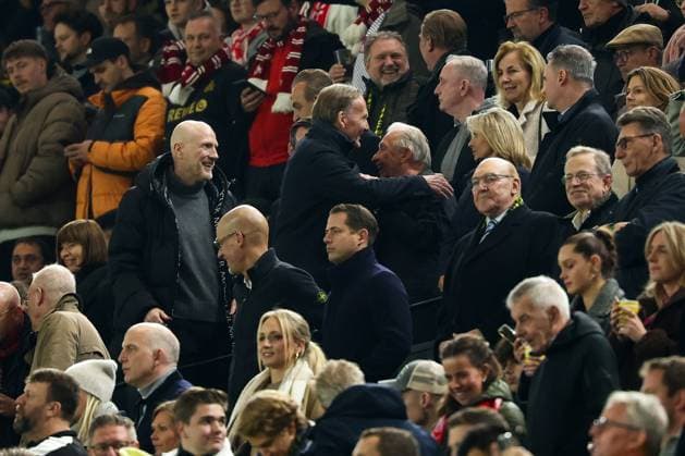 Dortmund, Signal Iduna Park, 25.10.25, GER, Herren, 1. Bundesliga, Saison 2025 - 2026, Borussia Dortmund - 1. FC Koeln, Matthias Sammer Berater (Borussia Dortmund), Geschaeftsfuehrer 1. Vizepraesident der DFL Hans-Joachim Watzke (Borussia Dortmund), Dr. Reinhold Lunow Praesident (Borussia Dortmund), Vizepräsidentin Silke Seidel (Borussia Dortmund), Direktor Marketing und Vertrieb Carsten Cramer (Borussia Dortmund), Lars Ricken Geschäftsführer (Borussia Dortmund) und Katharina Kleinfeldt Freundin von Sebastian Kehl Sportdirektor (Borussia Dortmund) DFB DFL REGULATIONS PROHIBIT ANY USE OF PHOTOGRAPHS AS IMAGE SEQUENCES AND OR QUASI-VIDEO. Copyright: JoachimxBywaletz xJB-Sportfoto