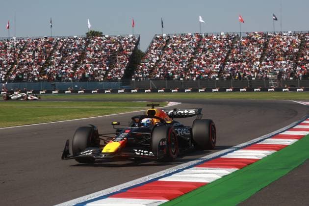 F1 Grand Prix of Mexico 2025 - Qualifying Session MEXICO CITY, MEXICO - OCTOBER 25: Max Verstappen of Red Bull Racing driving the (1) RB21 on track during the qualifying session ahead of the F1 Grand Prix of Mexico, at Autodromo Hermanos Rodriguez, in Mexico City, Mexico on October 25, 2025. Daniel Cardenas Anadolu Mexico City Mexico. Editorial use only. Please get in touch for any other usage.  Copyright: x2025xAnadoluxDanielxCardenasx