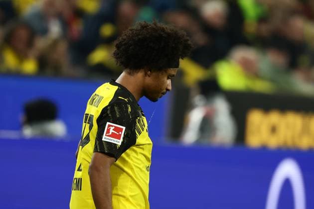 Dortmund, Signal Iduna Park, 25.10.25, GER, Herren, 1. Bundesliga, Saison 2025 - 2026, Borussia Dortmund - 1. FC Koeln, Karim Adeyemi (Borussia Dortmund) guckt DFB DFL REGULATIONS PROHIBIT ANY USE OF PHOTOGRAPHS AS IMAGE SEQUENCES AND OR QUASI-VIDEO. Copyright: JoachimxBywaletz xJB-Sportfoto