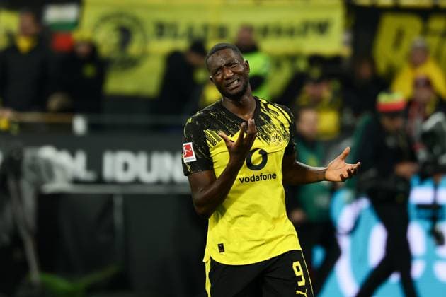 Dortmund, Signal Iduna Park, 25.10.25, GER, Herren, 1. Bundesliga, Saison 2025 - 2026, Borussia Dortmund - 1. FC Koeln, Serhou Guirassy (Borussia Dortmund) gestikuliert, DFB DFL REGULATIONS PROHIBIT ANY USE OF PHOTOGRAPHS AS IMAGE SEQUENCES AND OR QUASI-VIDEO. Copyright: JoachimxBywaletz xJB-Sportfoto