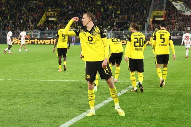 Dortmund, Signal Iduna Park, 25.10.25, GER, Herren, 1. Bundesliga, Saison 2025 - 2026, Borussia Dortmund - 1. FC Koeln, Maximilian Beier (Borussia Dortmund) jubelt nach seinem Tor zum 1:0 DFB DFL REGULATIONS PROHIBIT ANY USE OF PHOTOGRAPHS AS IMAGE SEQUENCES AND OR QUASI-VIDEO. Copyright: JoachimxBywaletz xJB-Sportfoto