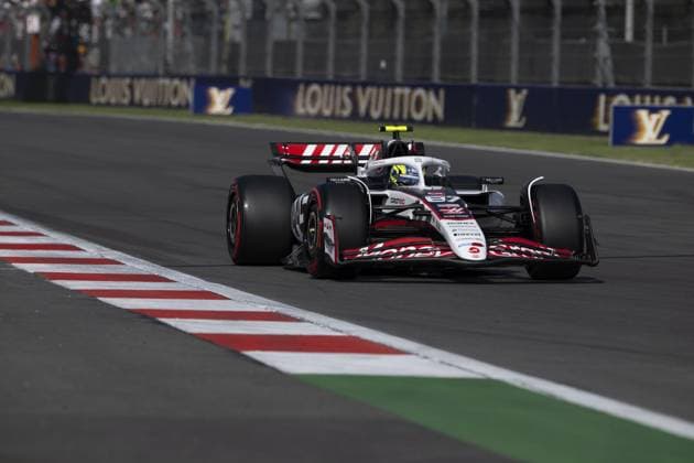 Oliver Bearman driving Haas VF-25 during qualifying ahead of the F1 Grand Prix of Mexico at Autodromo Hermanos Rodriguez on October 25, 2025 in Mexico City, Mexico. Copyright: xRichardxCallis SPPx Sportspressphoto_SPR51539