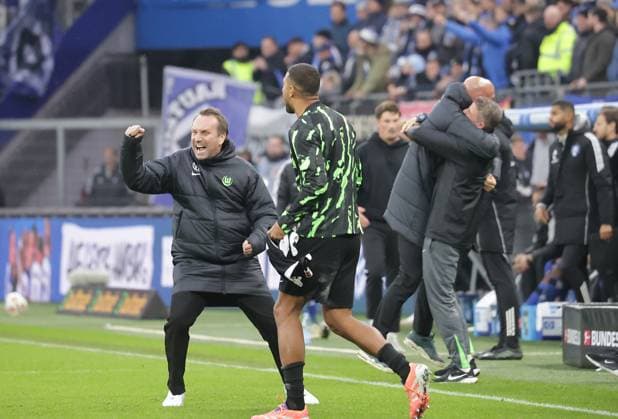 Freude bei Sportdirektor Sebastian Schindzielorz (VfL Wolfsburg) Fussball, Herren, Saison 2025 2026,1.Liga, Volksparkstadion, Hamburger SV gegen VfL Wolfsburg,0-1 DFL REGULATIONS PROHIBIT ANY USE OF PHOTOGRAPHS AS IMAGE SEQUENCES AND OR QUASI-VIDEO.