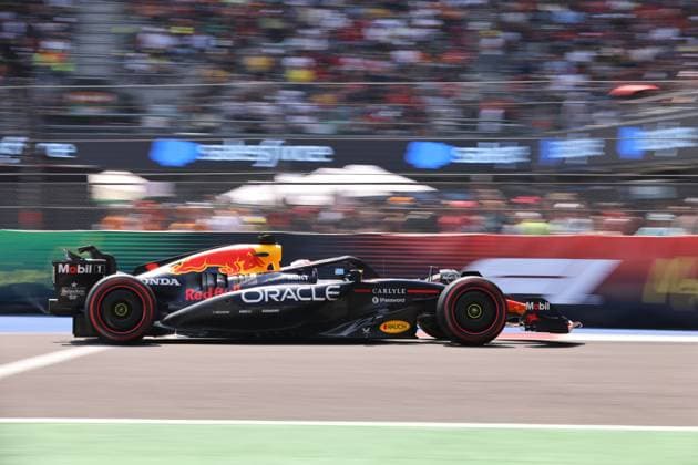 (251026) -- MEXICO CITY, Oct. 26, 2025 -- Red Bull s Dutch driver Max Verstappen competes during the practice session of the 2025 Formula One Mexico City Grand Prix at the Hermanos Rodriguez Circuit in Mexico City, Mexico, Oct. 25, 2025. ) (SP)MEXICO-MEXICO CITY-F1-GRAND PRIX-PRACTICE SESSIONS LixMengxin 