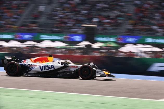 (251026) -- MEXICO CITY, Oct. 26, 2025 -- Racing Bull s French driver Isack Hadjar competes during the practice session of the 2025 Formula One Mexico City Grand Prix at the Hermanos Rodriguez Circuit in Mexico City, Mexico, Oct. 25, 2025. ) (SP)MEXICO-MEXICO CITY-F1-GRAND PRIX-PRACTICE SESSIONS LixMengxin 