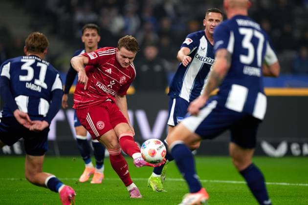Christian Rasmussen (Fortuna Duesseldorf, 10), GER, Hertha BSC vs. ,Fortuna Duesseldorf, 2. Bundesliga, Saison 2025 2026, 10. Spieltag, 25.010.2025 (DFL REGULATIONS PROHIBIT ANY USE OF PHOTOGRAPHS AS IMAGE SEQUENCES AND OR QUASI - VIDEO). GER, Hertha BSC vs. ,Fortuna Duesseldorf, 2. Bundesliga, Saison 2025 2026, 10. Spieltag, 25.010.2025 Berlin