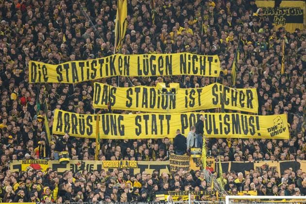 Banner Suedtribuehne GER, Borussia Dortmund gegen 1.FC Koeln, Fussball, 1.Liga, 8.Spieltag, Spielzeit 2025 2026, 25.10.2025 DFL REGULATIONS PROHIBIT ANY USE OF PHOTOGRAPHS AS IMAGE SEQUENCES AND OR QUASI-VIDEO GER, Borussia Dortmund gegen 1.FC Koeln, Fussball, 1.Liga, 8.Spieltag, Spielzeit 2025 2026, 25.10.2025 Dortmund Copyright: xEibner-Pressefoto FrankxZeisingx EP_FZG