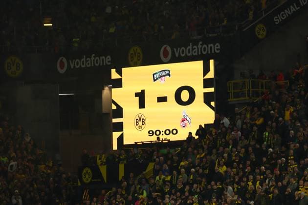 Endstand, BVB gewinnt 1:0 gegen den 1.FC Koeln GER, Borussia Dortmund gegen 1.FC Koeln, Fussball, 1.Liga, 8.Spieltag, Spielzeit 2025 2026, 25.10.2025 DFL REGULATIONS PROHIBIT ANY USE OF PHOTOGRAPHS AS IMAGE SEQUENCES AND OR QUASI-VIDEO GER, Borussia Dortmund gegen 1.FC Koeln, Fussball, 1.Liga, 8.Spieltag, Spielzeit 2025 2026, 25.10.2025 Dortmund Copyright: xEibner-Pressefoto FrankxZeisingx EP_FZG