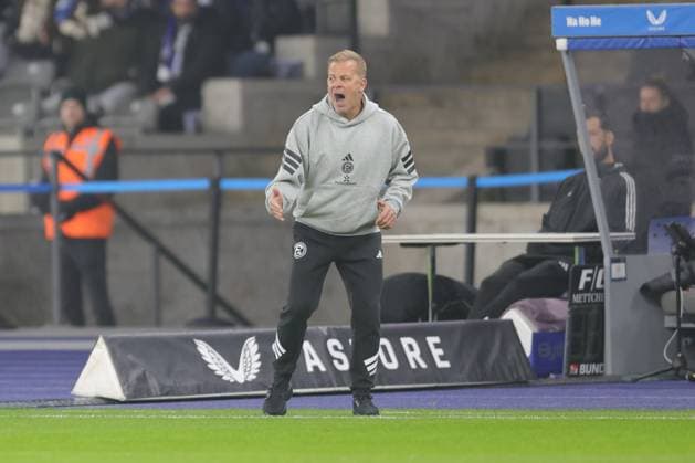 BERLIN, DEUTSCHLAND - OCTOBER 25: Head Coach Markus Anfang (Fortuna Düsseldorf) gives instructions and shouts calls, during the Bundesliga match between Hertha BSC - Fortuna Düsseldorf at Olympiastadion on matchday 10 of the 2. Bundesliga on October 25, 2025 in Berlin, Deutschland. DFL REGULATIONS PROHIBIT ANY USE OF PHOTOGRAPHS AS IMAGE SEQUENCES AND OR QUASI-VIDEO. Berlin Deutschland Copyright: xBEAUTIFULxSPORTS Frankex