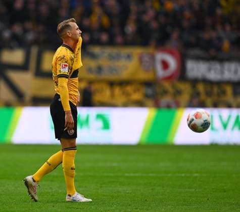 Lukas Boeder (Dresden) enttäuscht, 25.10.2025, Fussball, GER, Saison 2025 2026, 2. Bundesliga, Zweite Liga, 10. Spieltag, Rudolf-Harbig-Stadion Dresden, SG Dynamo Dresden - SC Paderborn 07, DFB AND DFL REGULATIONS PROHIBIT ANY USE OF PHOTOGRAPHS as IMAGE SEQUENCES and or QUASI-VIDEO,
