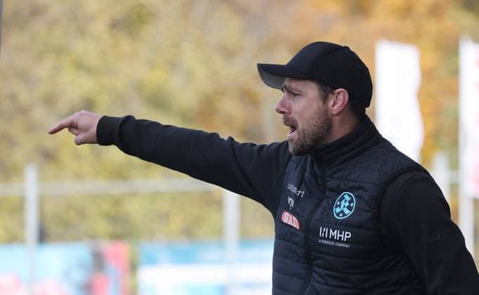 Stuttgart , Fußball Regionalliga , SV Stuttgarter Kickers vs. TSV Schott Mainz , Trainer Marco Wildersinn ( Kickers )